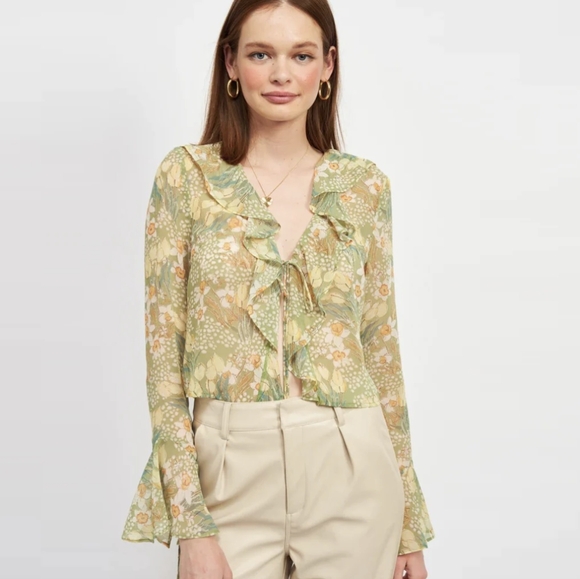 emory park Tops - EUC Emory Park Green Yellow Floral Tie Front Ruffle Blouse Women's Size Medium